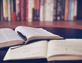 Aaron-burden-qjdzyt k8xg-unsplash